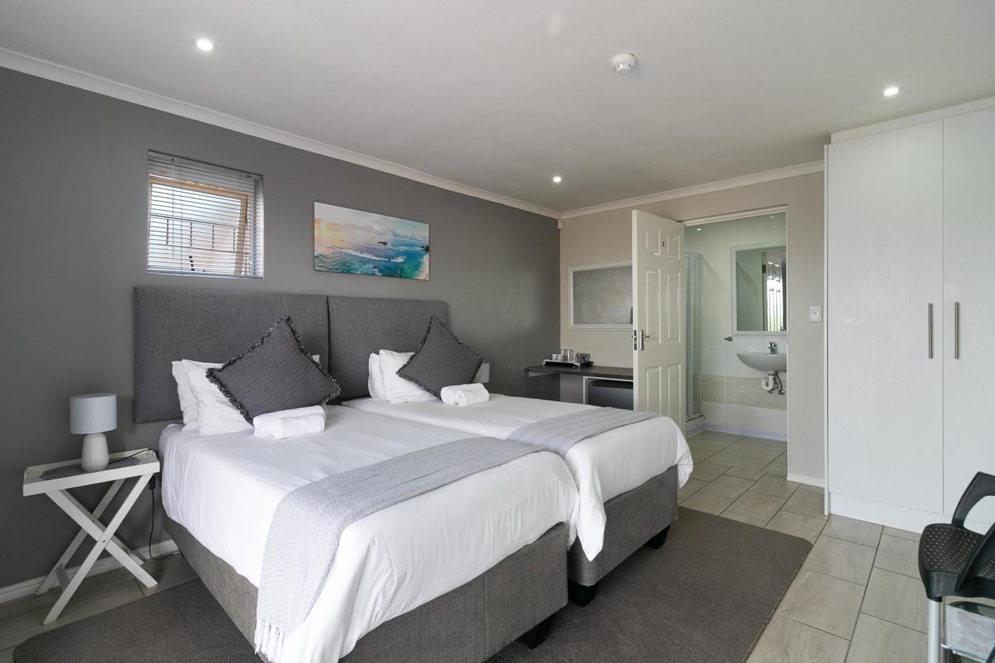 Phoenix And Waterside Guest house